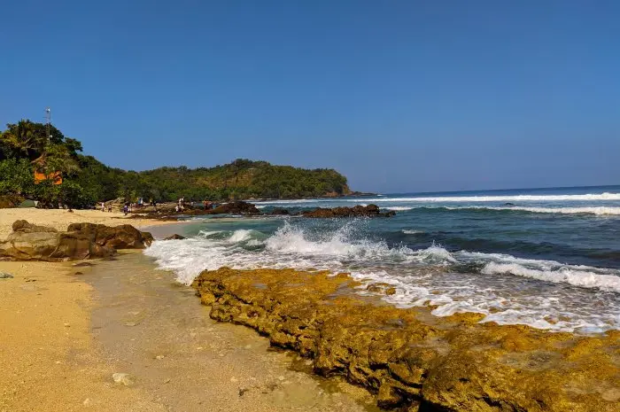 Pantai Wediombo, Pantai Eksotis dengan Tebig Karang Eksotis di Gunung Kidul