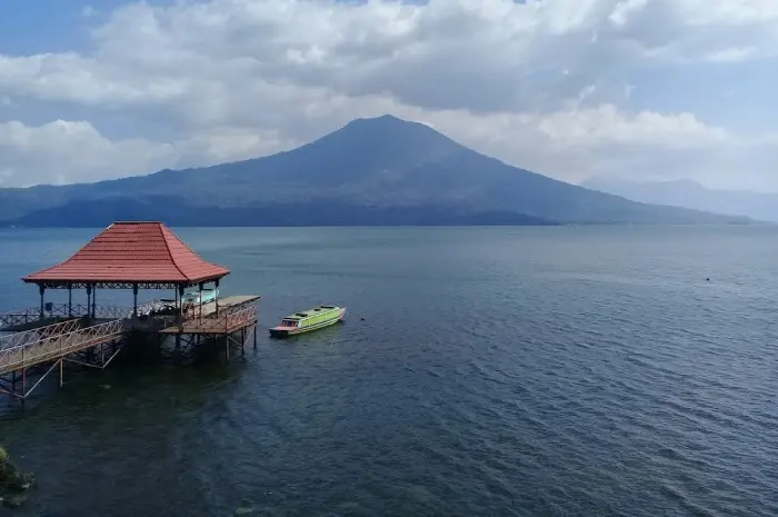 Danau Ranau Oku, Keindahan Alam dan Aktivitas Seru yang Menanti di Sumatera Selatan